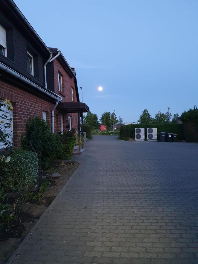 Neumuehler Hof- Gemuetliche Wohnung "Lenia" Parkplaetze Und Kongresshalle In Der Naehe Schwerin  Exterior foto