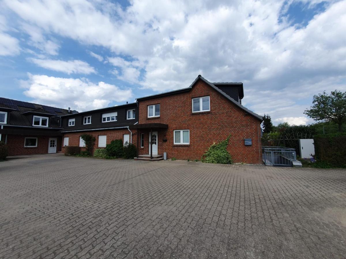 Neumuehler Hof- Gemuetliche Wohnung "Lenia" Parkplaetze Und Kongresshalle In Der Naehe Schwerin  Exterior foto