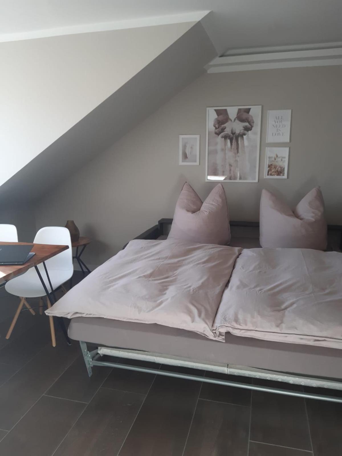 Neumuehler Hof- Gemuetliche Wohnung "Lenia" Parkplaetze Und Kongresshalle In Der Naehe Schwerin  Exterior foto